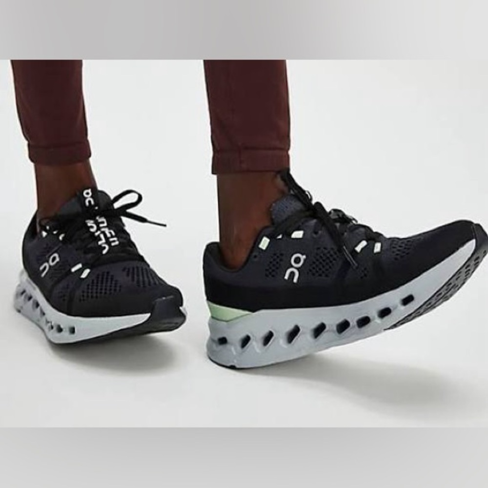On Running Black Sneakers Men 8.5 Women 10